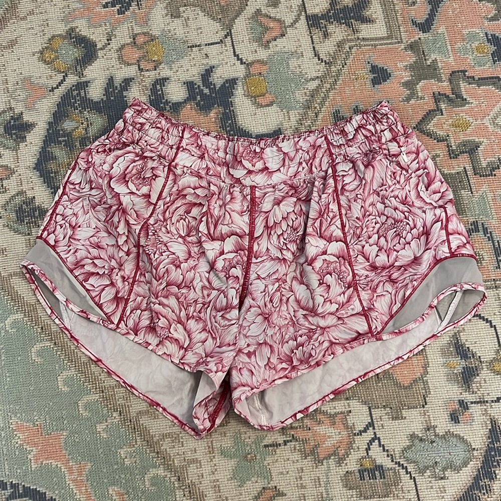 Lululemon size 10 4” hotty hot shorts